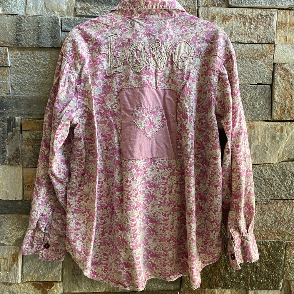 COPY - Magnolia Pearl flowered LOVE blouse. One size. Great condition